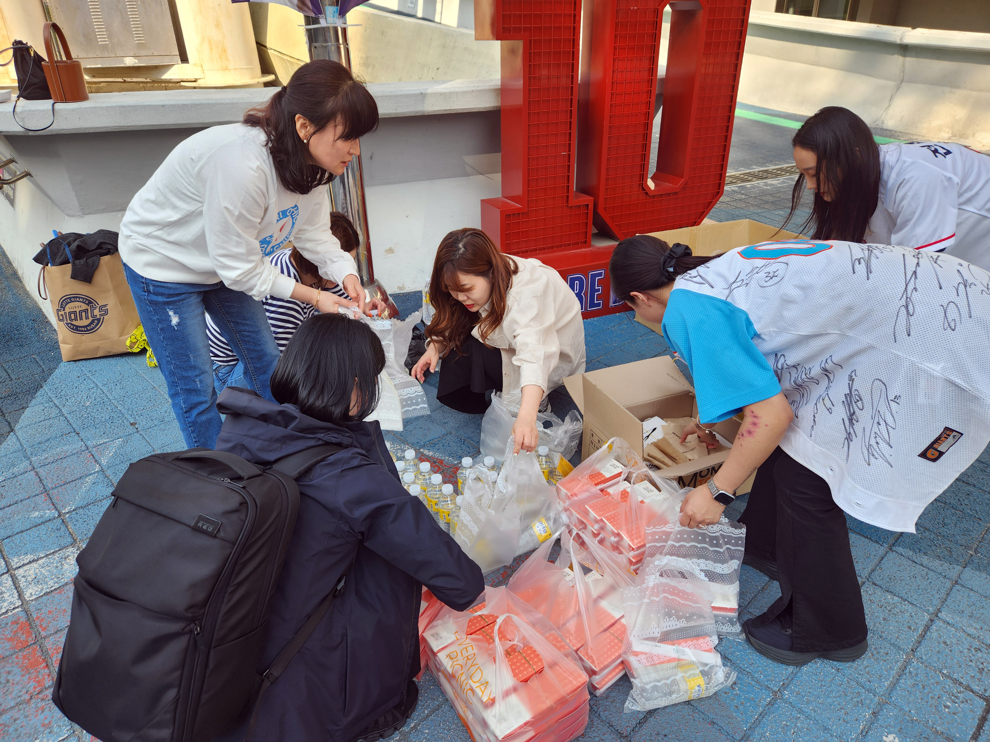 휴넥트_부산은행 고객상담부_야구관람02.jpg _부산은행 고객상담부_야구관람02.jpg